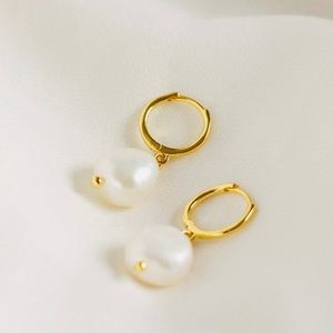 14K Yellow Gold Baroque Pearl Dangle Hoop Earrings, NWT